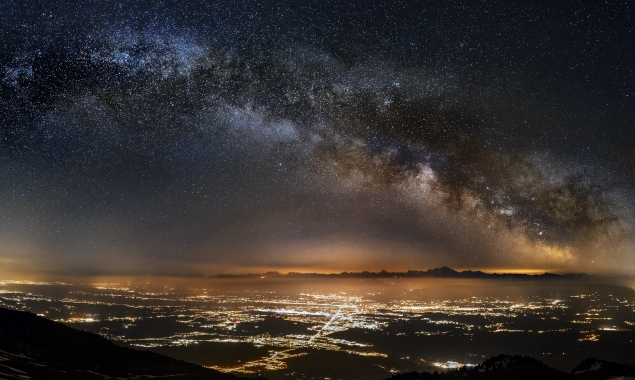 Vue de la Voie Lactée sur le CERN (Credit: Aude Nowak/CERN)
