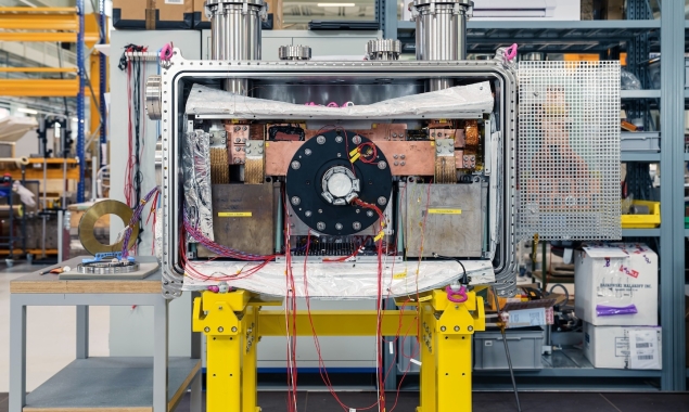 a high-temperature superconducting magnet, developed and built at the PSI, with a field strength of up to 15 tesla.